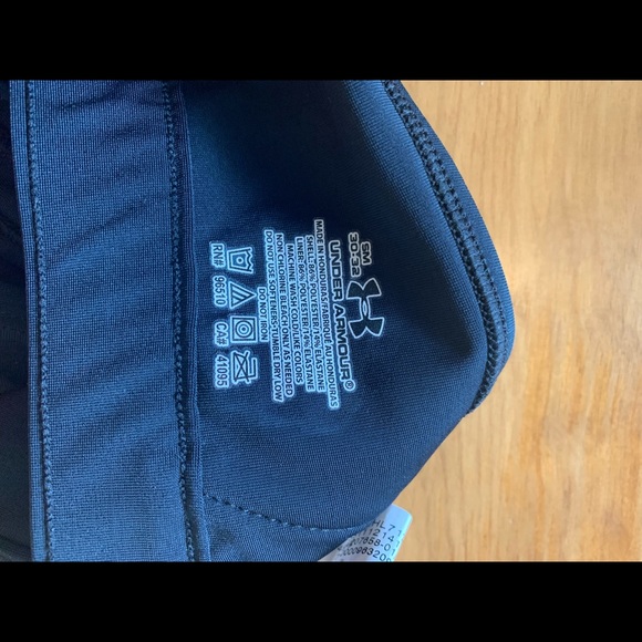 Under Armour size SM sports bra - Picture 3 of 3